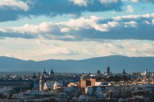 Venta masiva de 200 pisos en Madrid: ¿oportunidad o alarma?